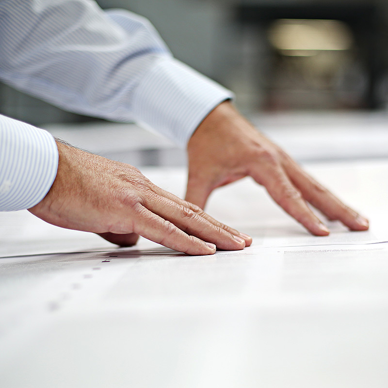 Hände von Ralf Trzeschewski – Freier Produktioner für Druck und Print